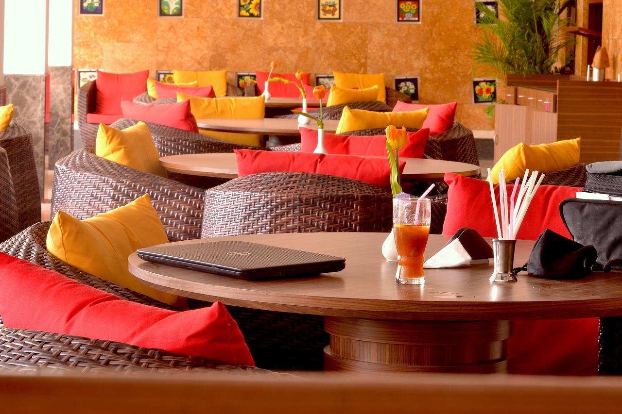 Club Emerald Mumbai Exterior foto